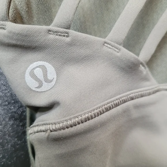 Lululemon Tied In Energy 2-in-1 Tank Top and Sport Bra - Size 4 - Picture 7 of 10